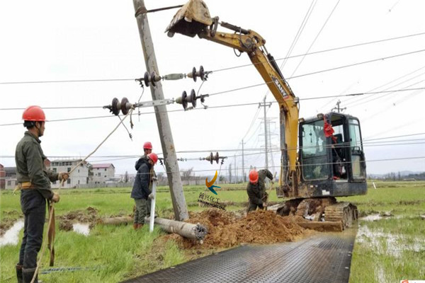 聚乙烯垫路板替代钢板的临时垫路板